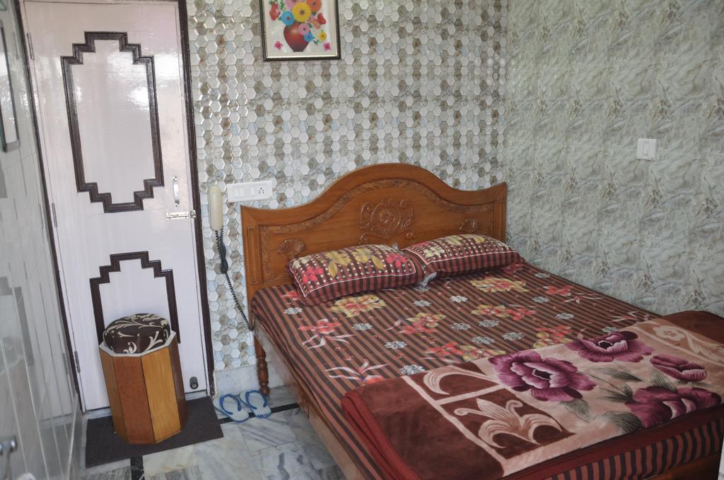 Hotel Pari Jalandhar Eksteriør billede