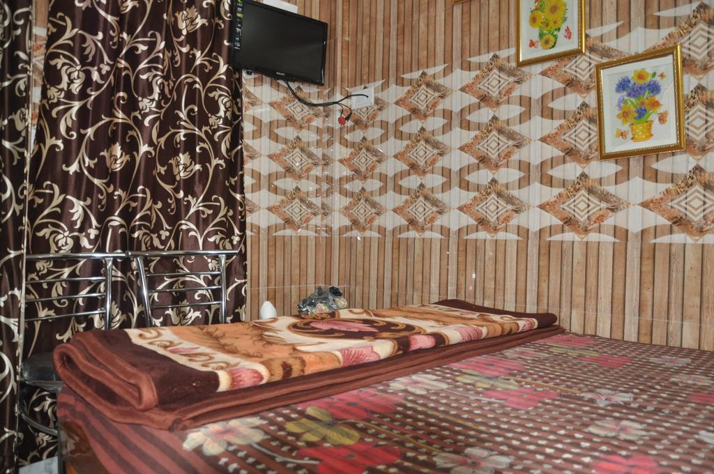 Hotel Pari Jalandhar Eksteriør billede